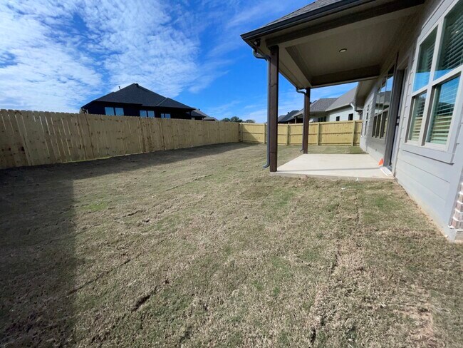 Building Photo - 10008 Dayspring Dr