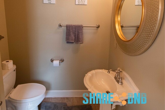 Building Photo - 48 Dartmouth Dr