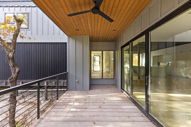 Building Photo - 1603 Chelsea Ln