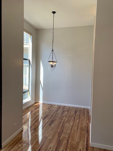 Building Photo - 320 N Civic Dr