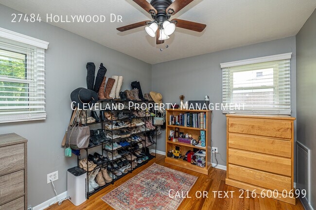 Building Photo - 27484 Hollywood Dr