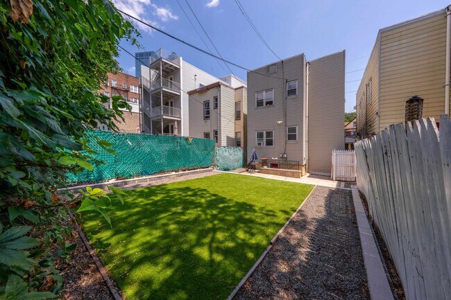 Building Photo - 73 Van Reypen St