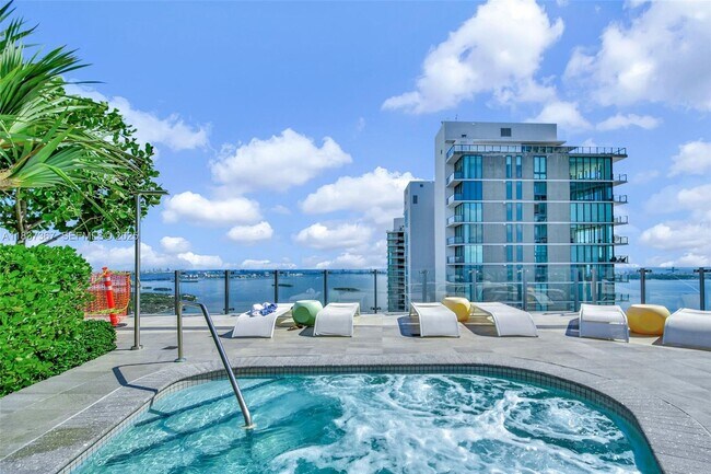 Building Photo - 501 NE 31st St