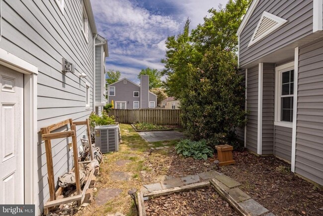 Building Photo - 6015 Good Lion Ct