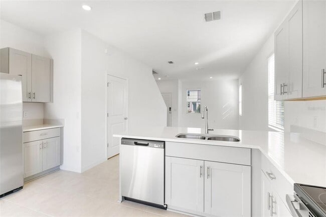 Building Photo - 2987 Skyline Lp