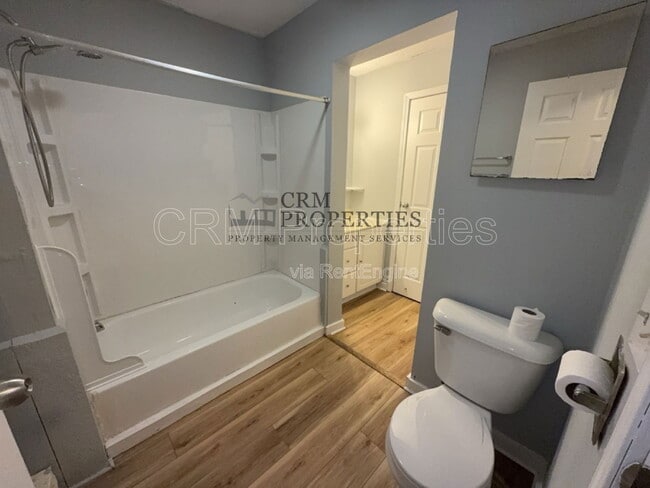 Building Photo - 1528 E Gimber St