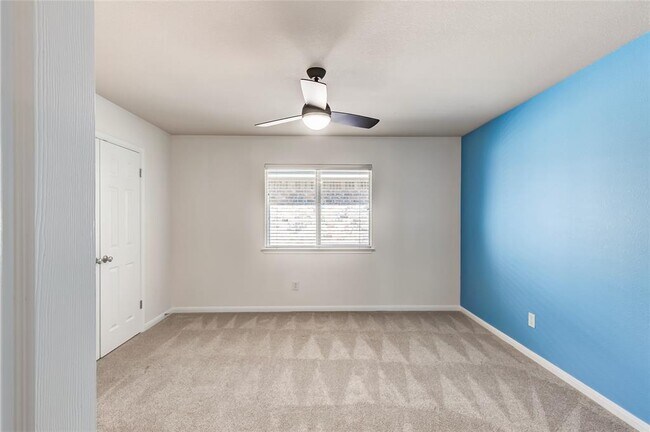 Building Photo - 15617 Pumpkin Ridge Dr