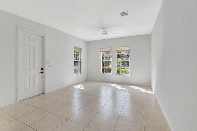 Building Photo - 838 NW 83rd Ln