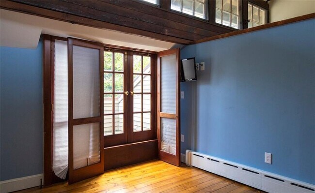 Building Photo - 113 Coggeshall Ave