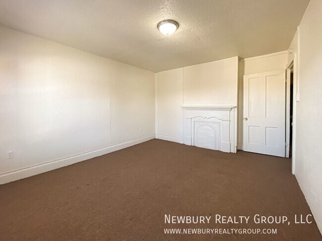Building Photo - Charming Move-In-Ready 2-Bedroom Townhome