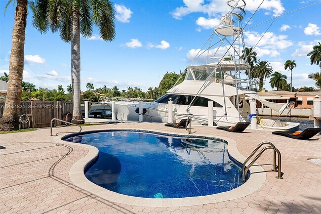 Building Photo - 2301 E Las Olas Blvd