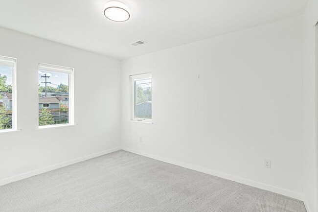 Building Photo - 1717 Ingalls St