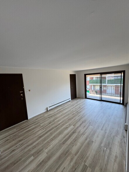 Building Photo - 14825 Kilpatrick Ave