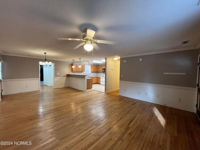 Building Photo - 306 Cole Dr