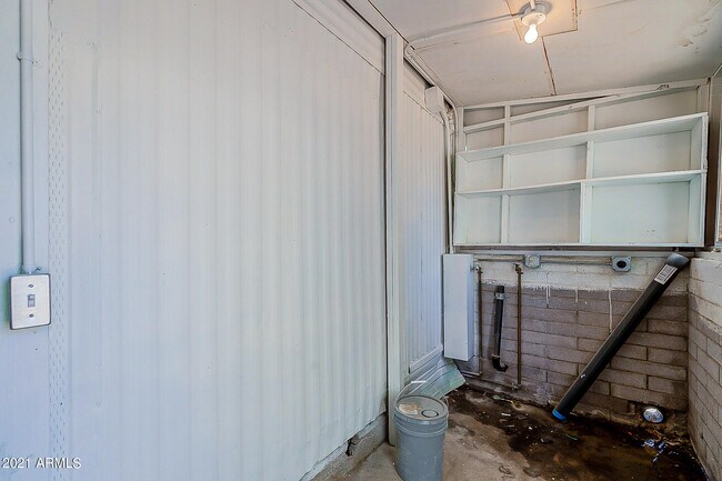 Building Photo - 334 N 83rd St