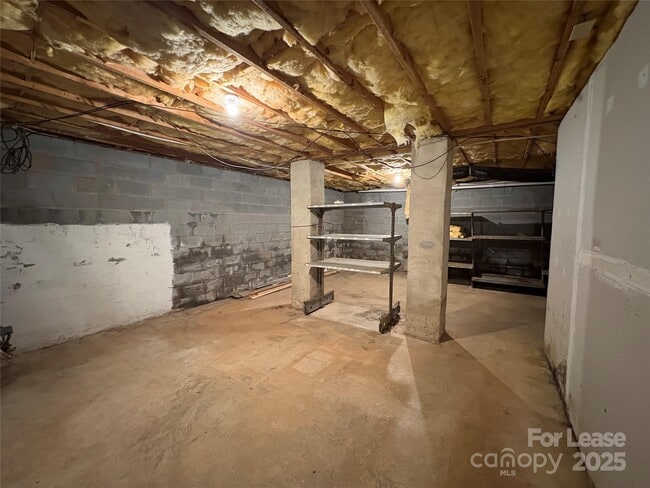 Building Photo - 7200 Strawberry Ln