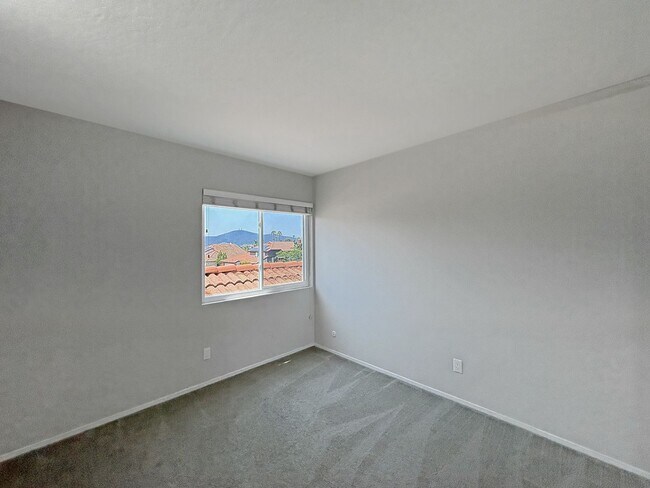 Building Photo - Spacious 4B/3BA Rancho Bernardo Home with ...