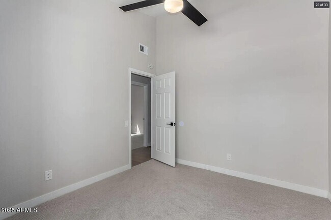 Building Photo - 10934 E Becker Ln