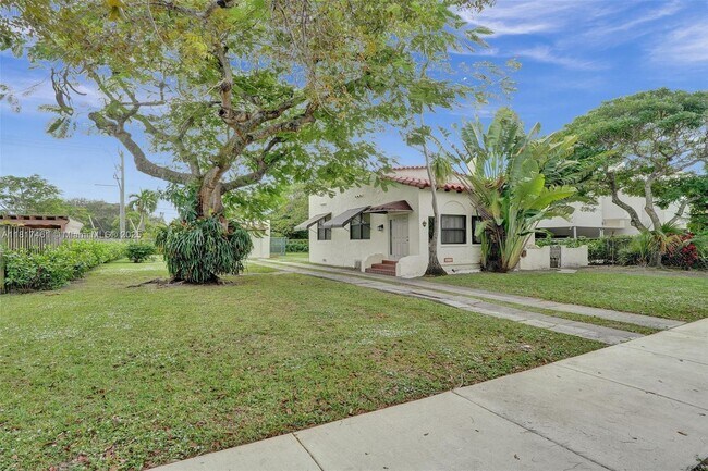 Primary Photo - 418 SW 18th Ct