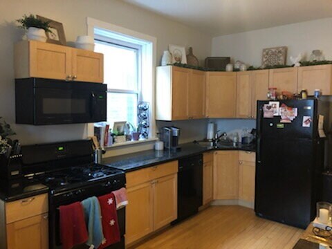 Building Photo - BEAUTIFUL APARTMENT in an UNBEATABLE LOCATION