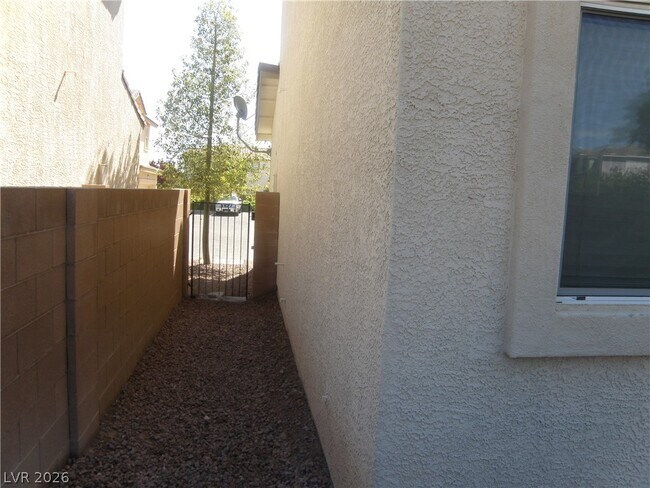 Building Photo - 6211 Blushing Willow St