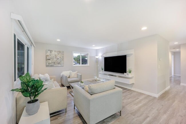 Building Photo - 4719 Snead Dr