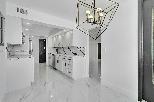 Building Photo - 100 Golden Isles Dr