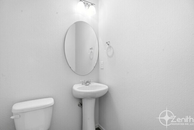 Building Photo - 11745 NE 22nd Way