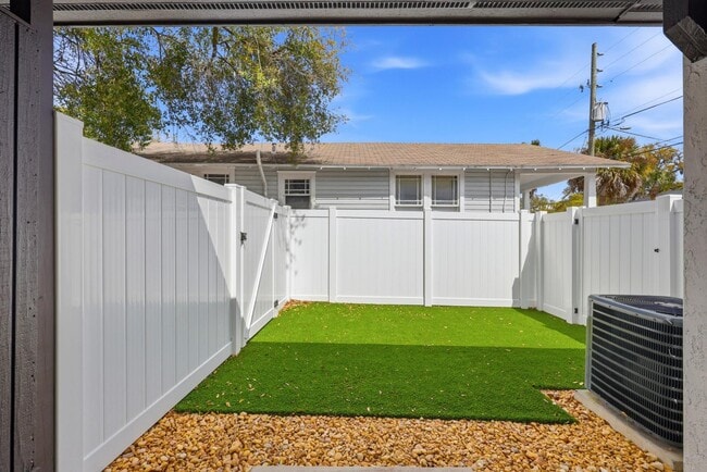 Building Photo - 1331 Cedar St