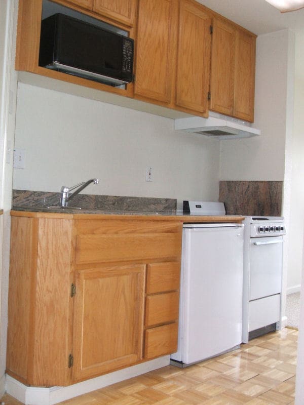 Kitchen - 516 Center St