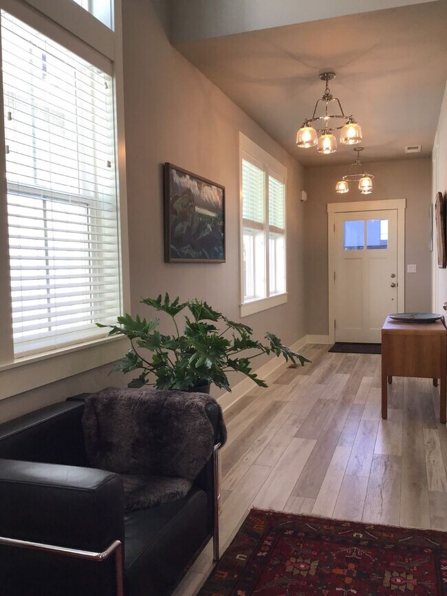 Building Photo - FOR RENT - All Inclusive Owner pays utilities - Furnished 3 bed, 2 bath NorthWest Crossing Townhome