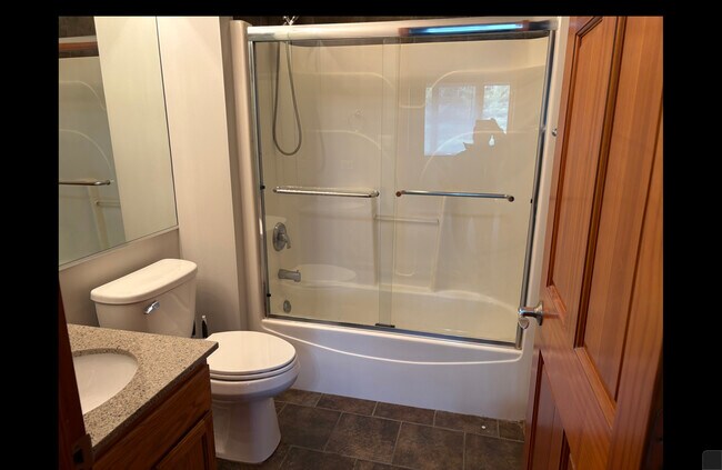 Building Photo - 16649 Oak Park Ave