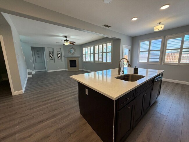 Building Photo - AVAILABLE NOW! LEASE TODAY! 4 Bedroom 3 Bath Elk Grove Home with Bonus Room!