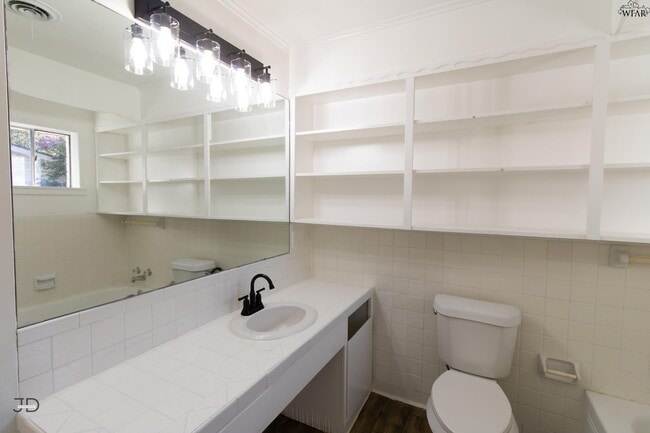 Building Photo - 674 Bell Rd S