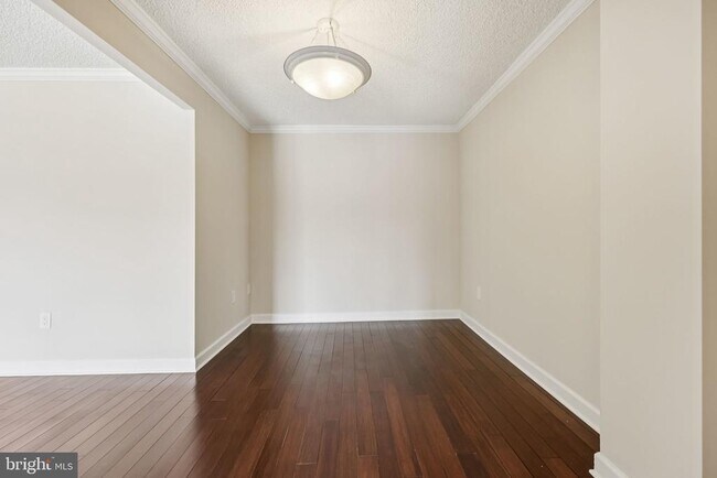 Building Photo - 4500 S Four Mile Run Dr