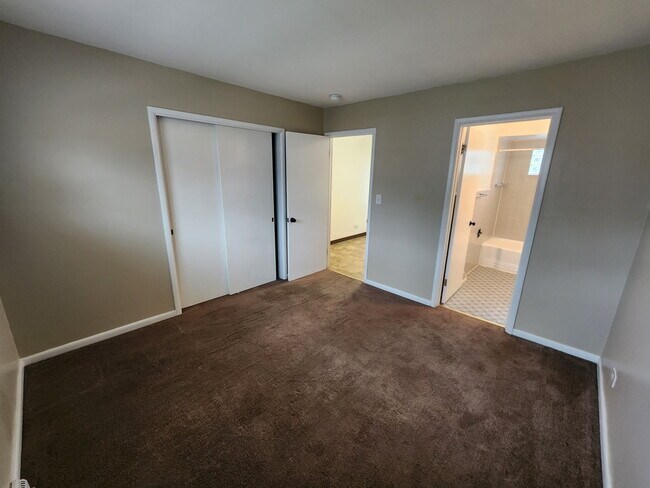 Building Photo - North & Keith