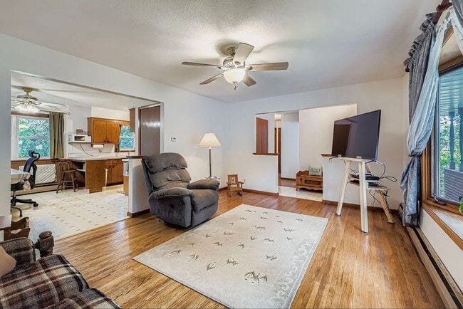 Building Photo - Rare, Must See Rambler in Cottage Grove