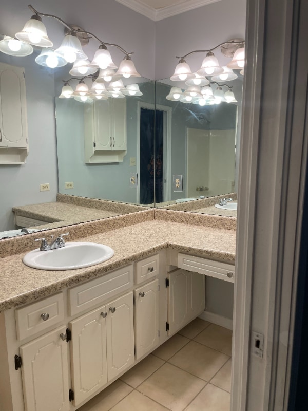 Building Photo - 8058 Woodlake Dr