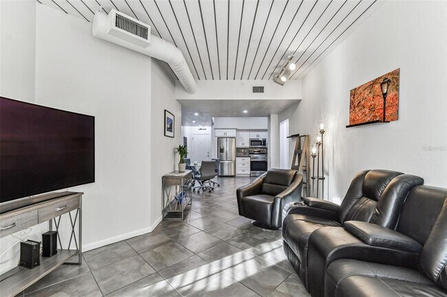 Building Photo - 2421 W Horatio St