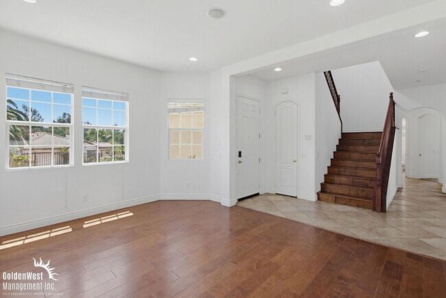 Building Photo - Elegant 5Bdm 3Ba Hilltop Home In Fallbrook!