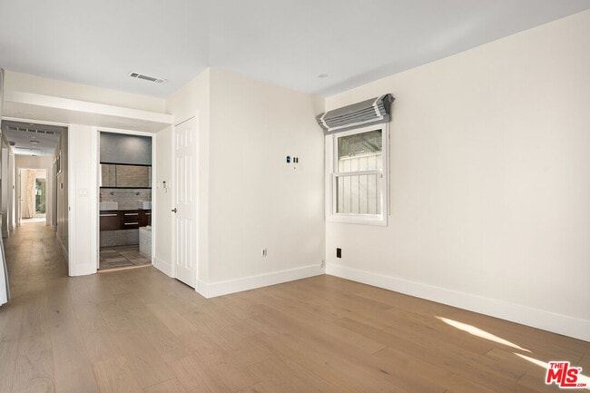 Building Photo - 8921 Ashcroft Ave