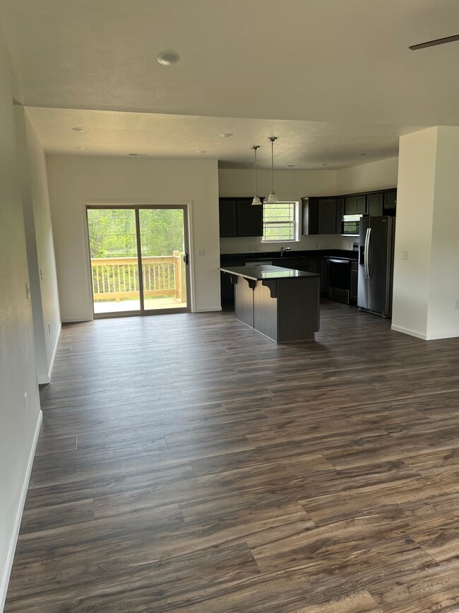Building Photo - 185 Holly Way Dr