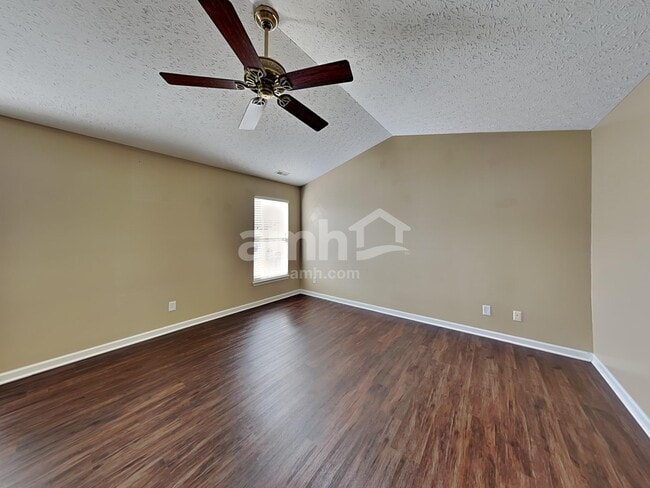 Building Photo - 285 Coyote Dr