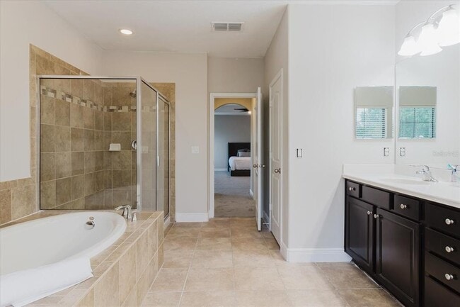 Building Photo - 1389 Heritage Landings Dr