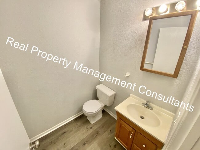 Building Photo - Redbud Ridge 7