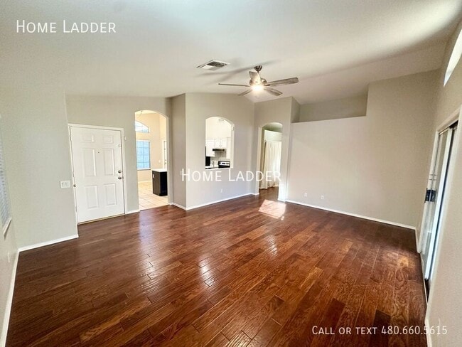 Building Photo - 363 W Bruce Ave