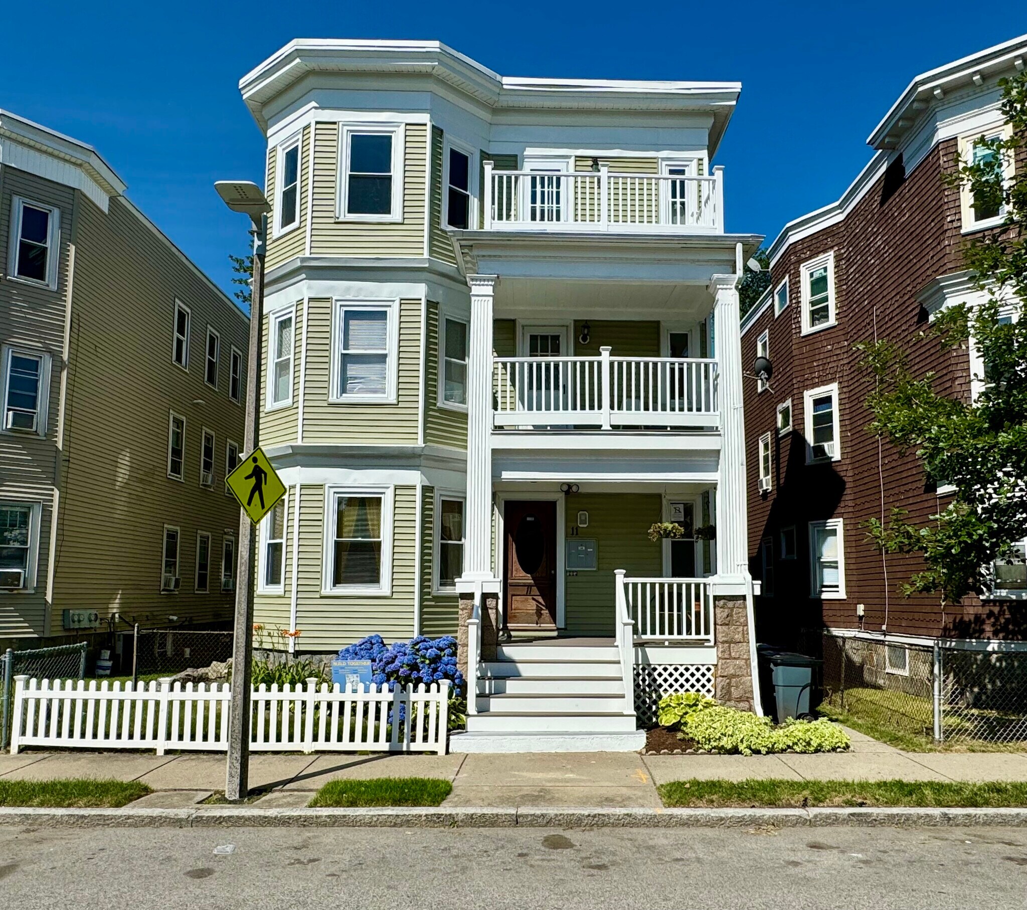 Building Photo - 11 Wainwright St