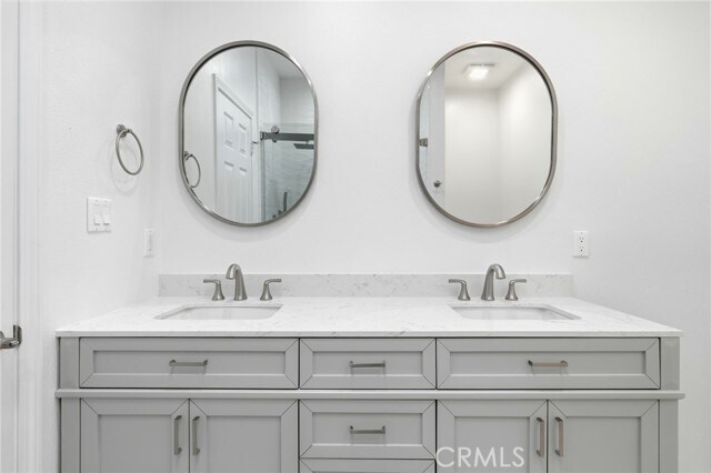 Building Photo - 2219 S Bentley Ave