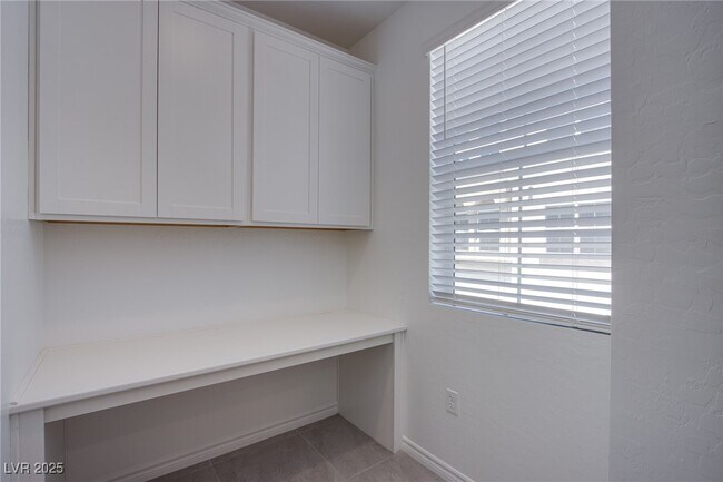 Building Photo - 2555 Hampton Rd
