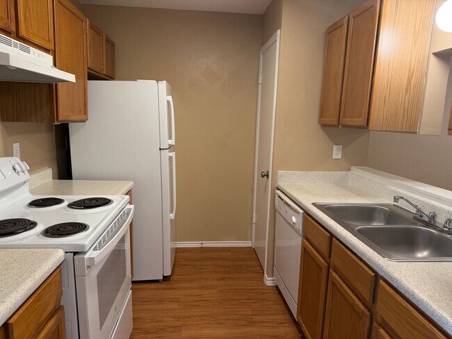 Building Photo - Spacious Apartment for Rent in Universal City